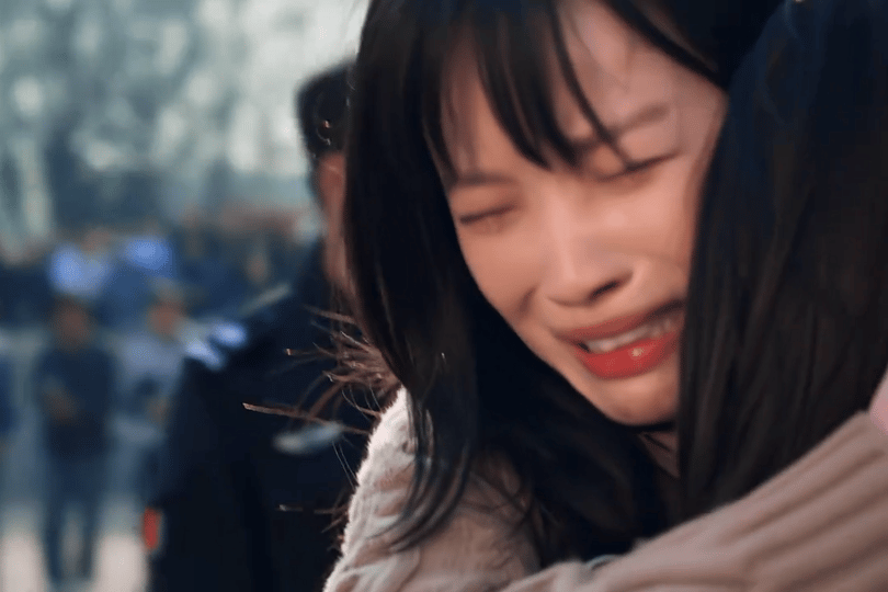 倪妮倪妮生理性演技失焦的眼神、急促的呼吸、下意识咬手指——这些细节堆在一起，就