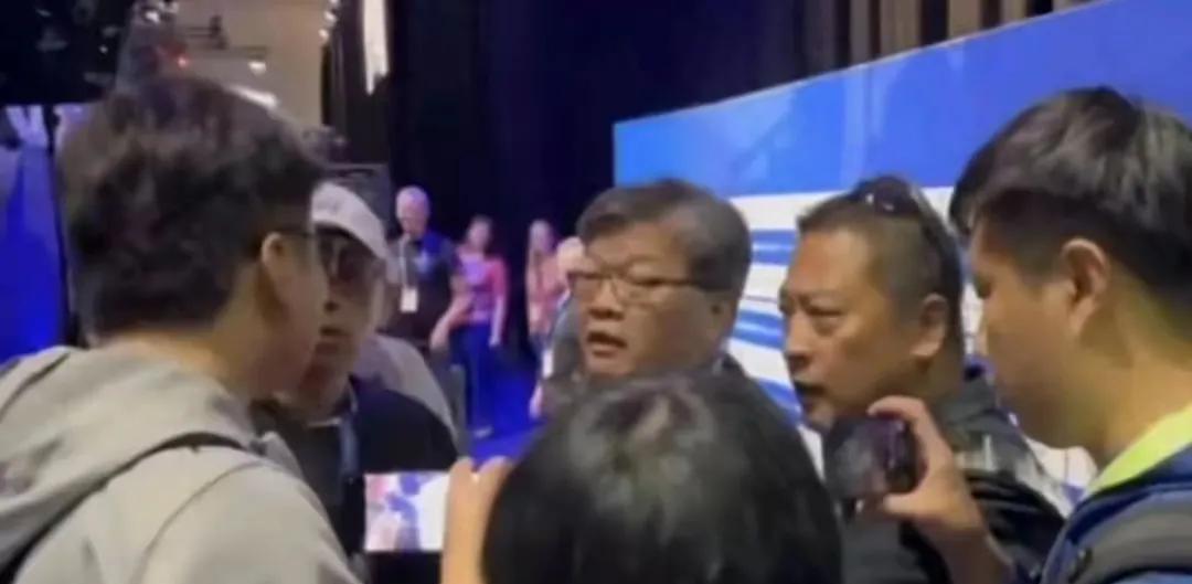 两岸代表团爆发冲突，对方划伤大陆人员，嚣张嘴脸曝光，官方出手。当地时间的7月23