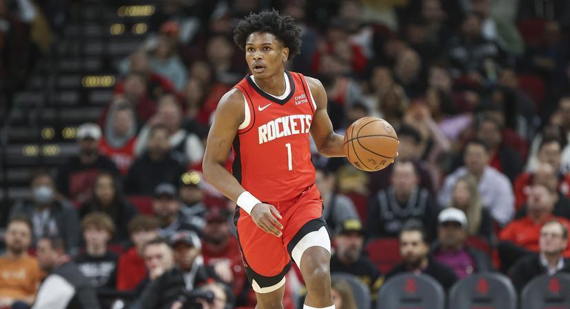 在火箭大胜爵士的比赛中阿门登场31分钟投篮却只有8中2，罚球也是3中1，仅仅得到