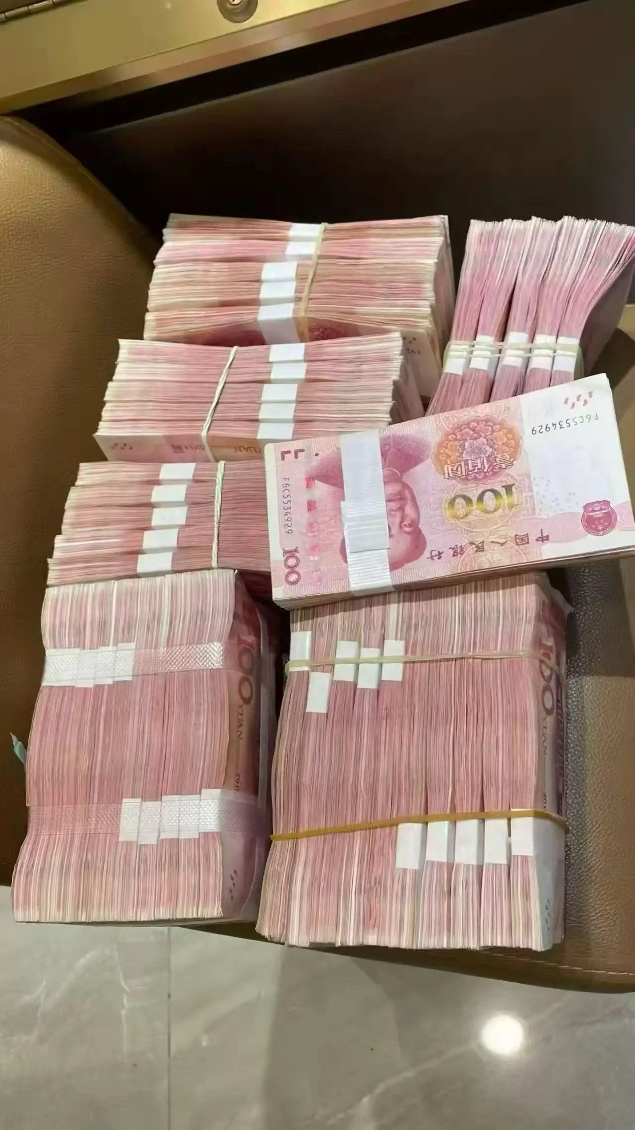 财源滚滚！发财发财！暴富暴富！天降横财五百万点赞评论到你家。