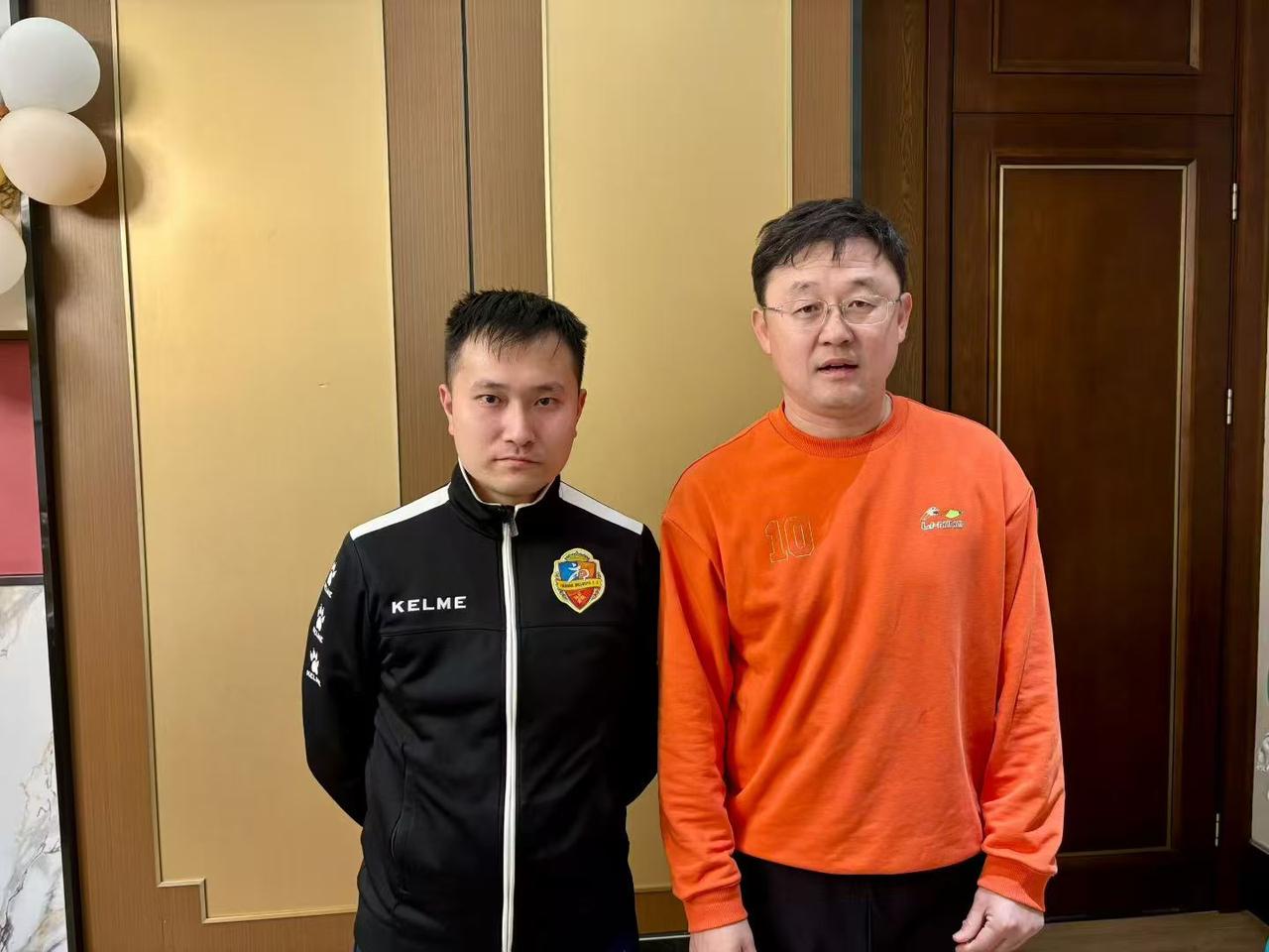 为啥孙继海和董路关于青训问题公开互喷了呢？孙继海的嗨球少年和董路的足球小将，说