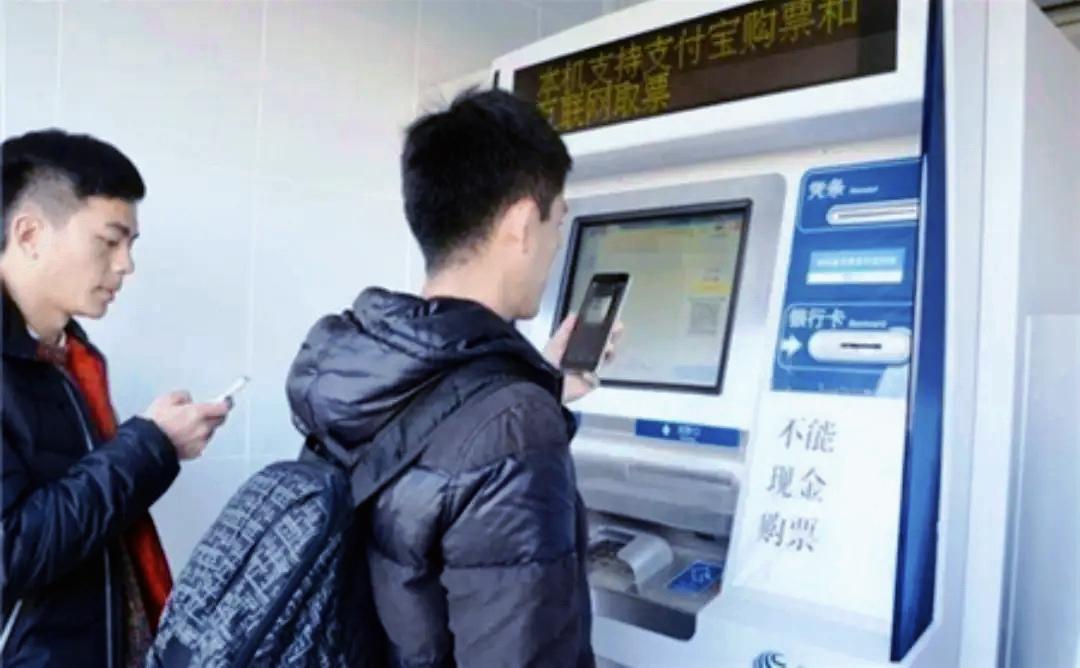 12306新规落地，7大购票平台抢票功能全下架！这波监管重拳，真的干到了老百姓