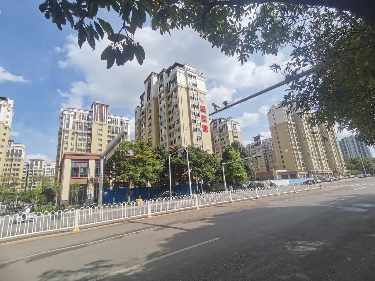 吴家营回迁房看样子还不错这个占地快两百亩，总建筑面积四十多万平米，共八个地块