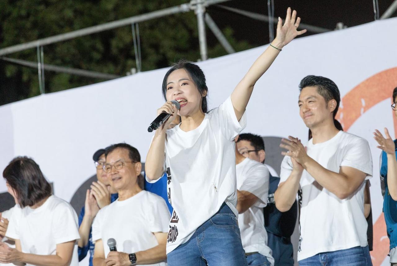 徐巧芯，是真完了针对“马英九基金会”人事风波，蓝营内部总体保持隐忍状态，此