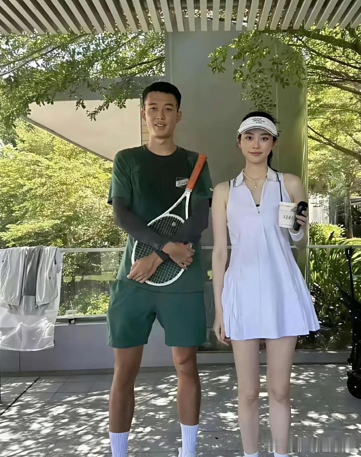 奚梦瑶照片一般，但是真人巨美。