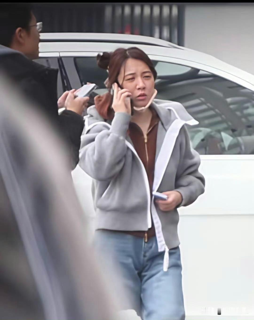 6月2日，王晓晨与俞灏明夫妇因现身心理医疗机构而受到舆论关注。据媒体报道，两人