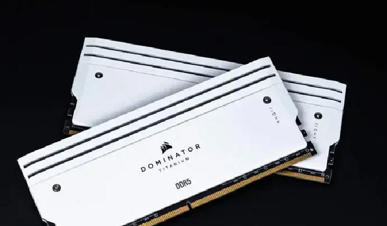 上周六起，国内内存市场价格突然下滑，主流16G条子一天内就少了上百块，这让终端买