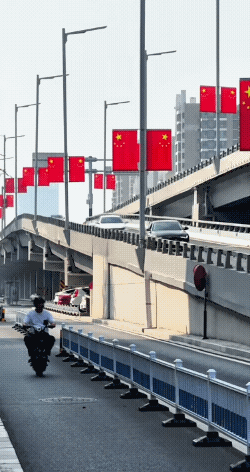 【盘点石家庄，今年哪些街道挂满了五星红旗！】石家庄一夜之间，满街都是五星红旗，节