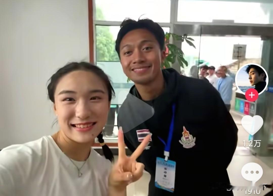 图中这两人就是未来亚洲冲击男女百米奖牌未来之星。布里蓬·汶颂只有20岁，跑出了