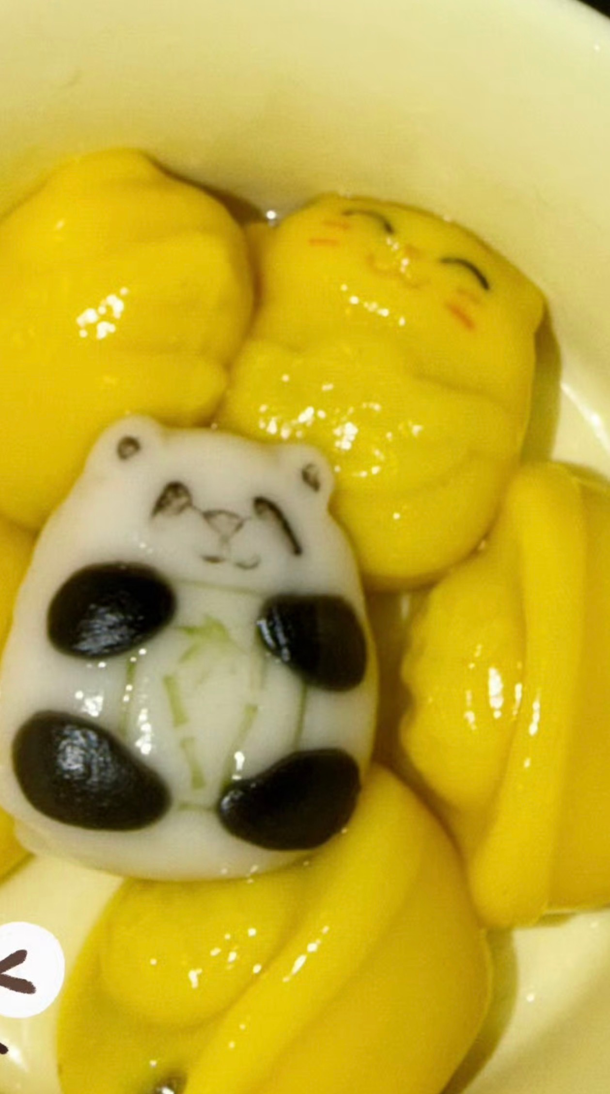 何与和刘些宁元宵节晒了同款汤圆诶