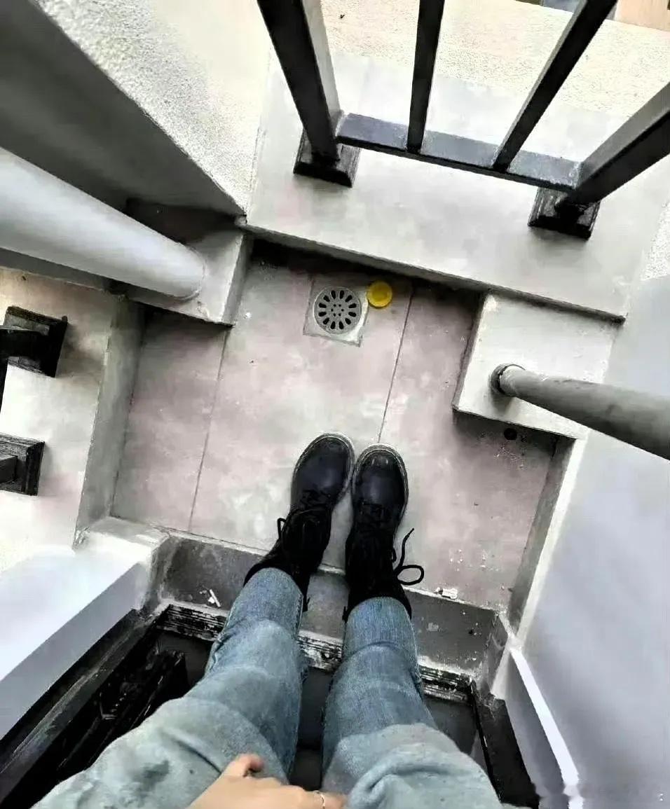 开发商送的，想问问大神们，这么一丁点地方，拿来做什么比较合适呢？