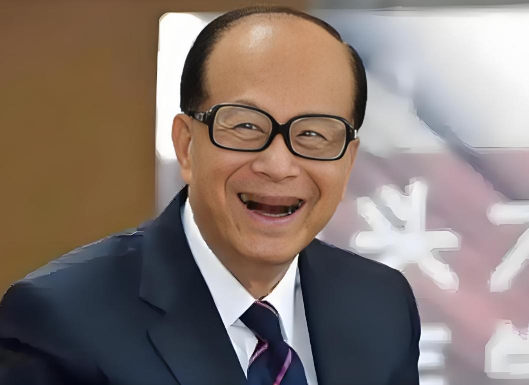 李嘉诚要跑了？400套房贱卖、老宅降价1.2亿，李嘉诚的“抛售组合拳”藏着什么算
