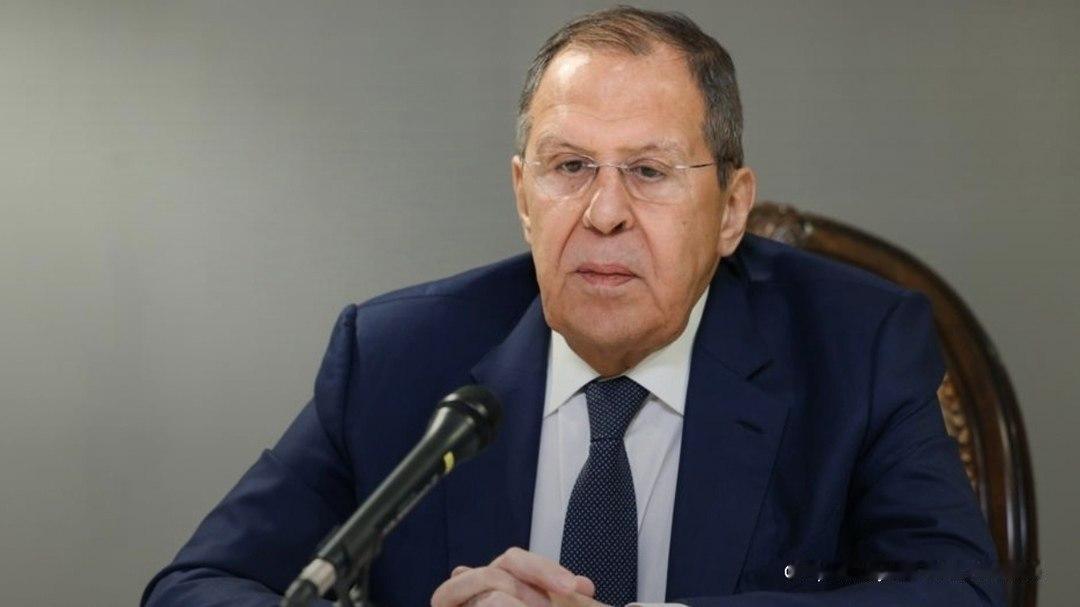 俄外长拉夫罗夫最新采访爆金句！被问“现代外交是什么”，他直接搬出亚美尼亚电台的经
