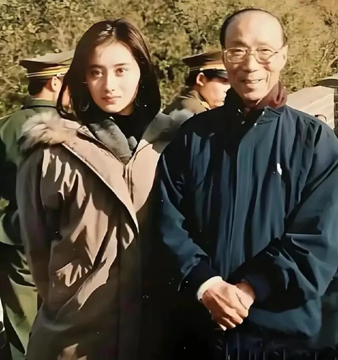 陈德容的经历告诉我们，太早遇贵人也不是好事儿，陈就是前期太顺了，背靠大佬，连星爷