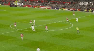 英超这一幕太有戏剧性！曼联迎战利兹联，比赛进行到55分钟，VAR突然介入判罚。主