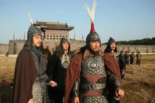 1642年，眼见李自成已有数十万大军，崇祯不得不将关在监狱三年、已聋了一只耳朵的