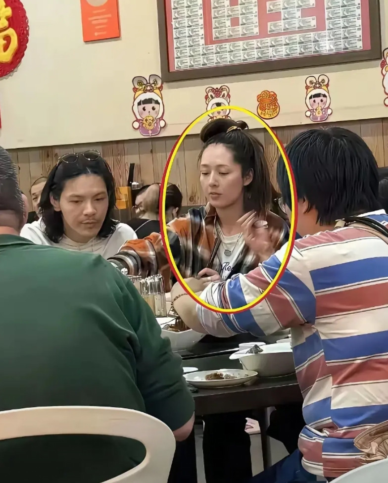 我的天呐，差点没认出来，要不是他老公在