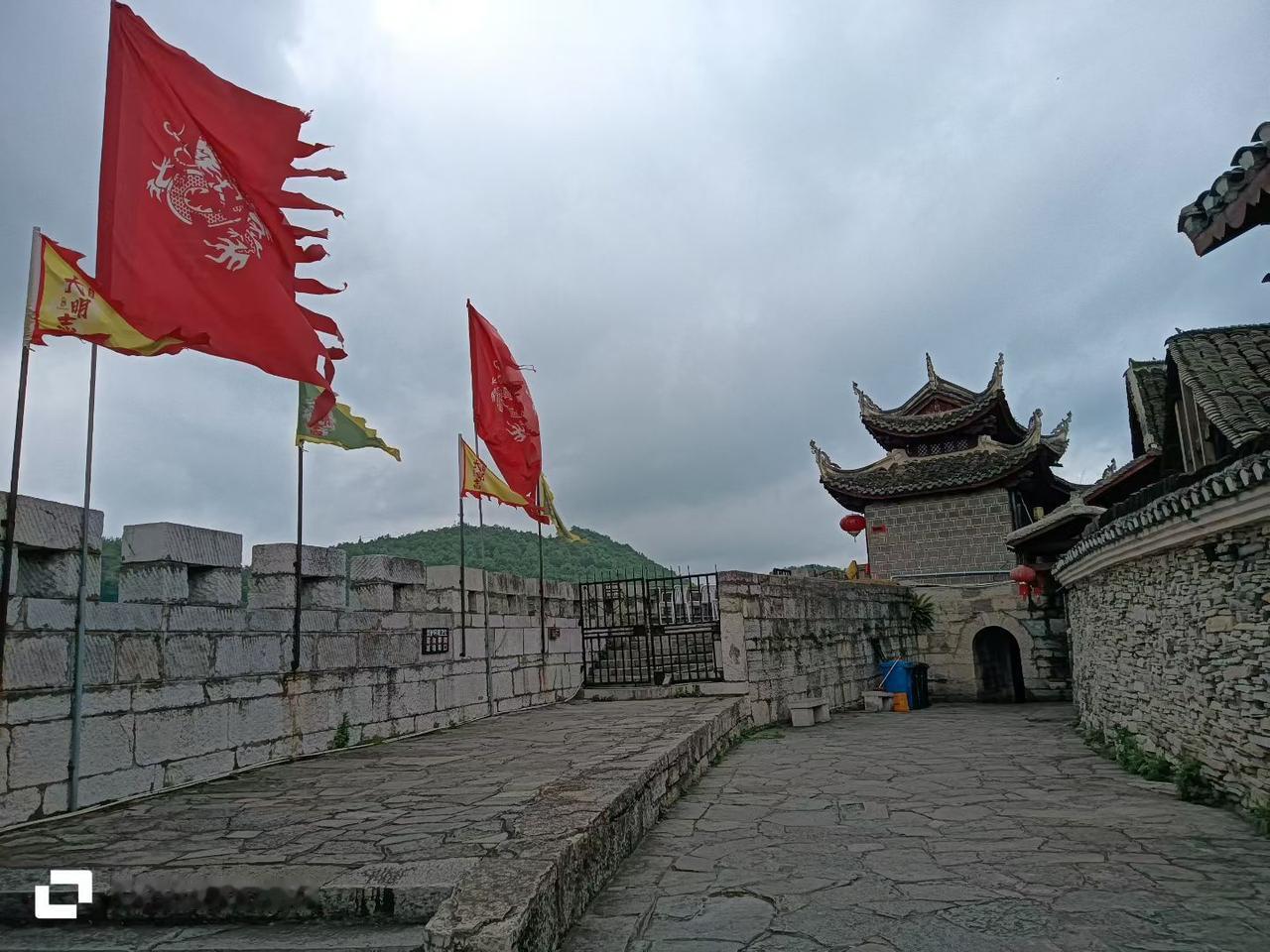 贵阳青岩古镇值得一去！它是国家5A级景区，也是贵州四大古镇之一。始