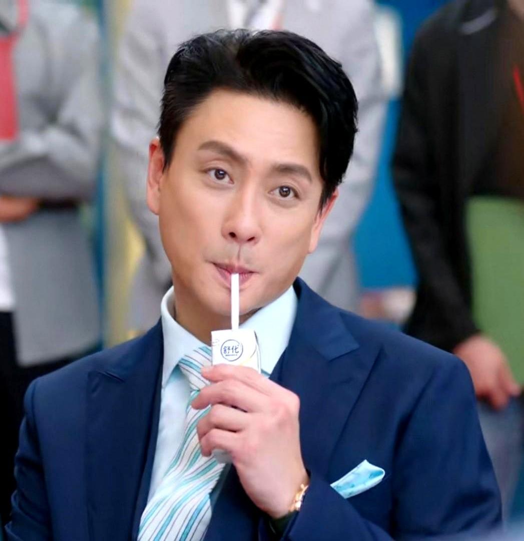 “看到他就想甩遥控器”TVB这次把反派写成了观众血压仪。古肇华一出场，广