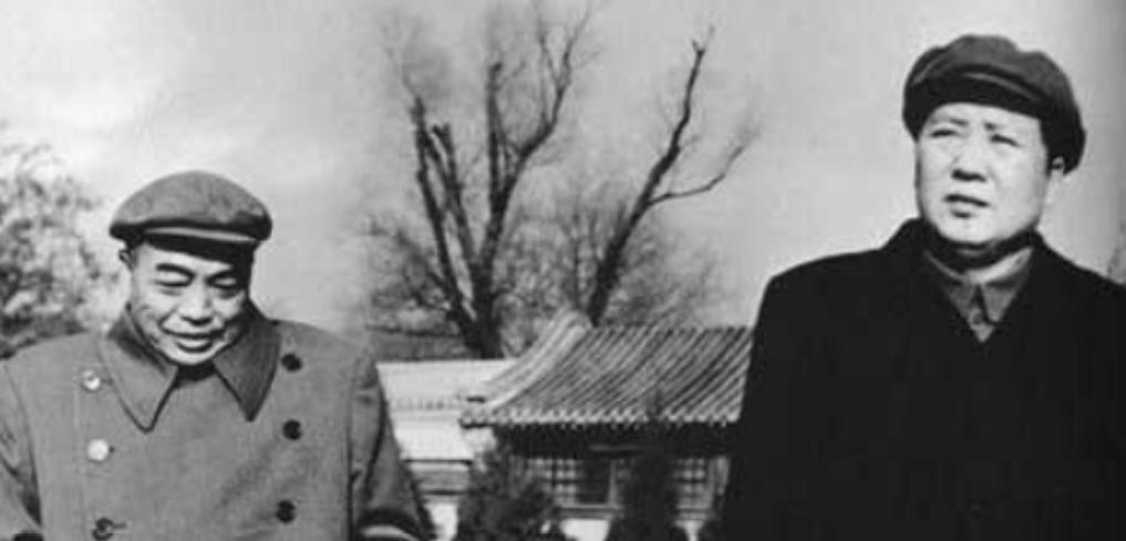 1951年，10万志愿军被美军包围，彭老总向毛主席求助。朝鲜半岛的春天还没暖