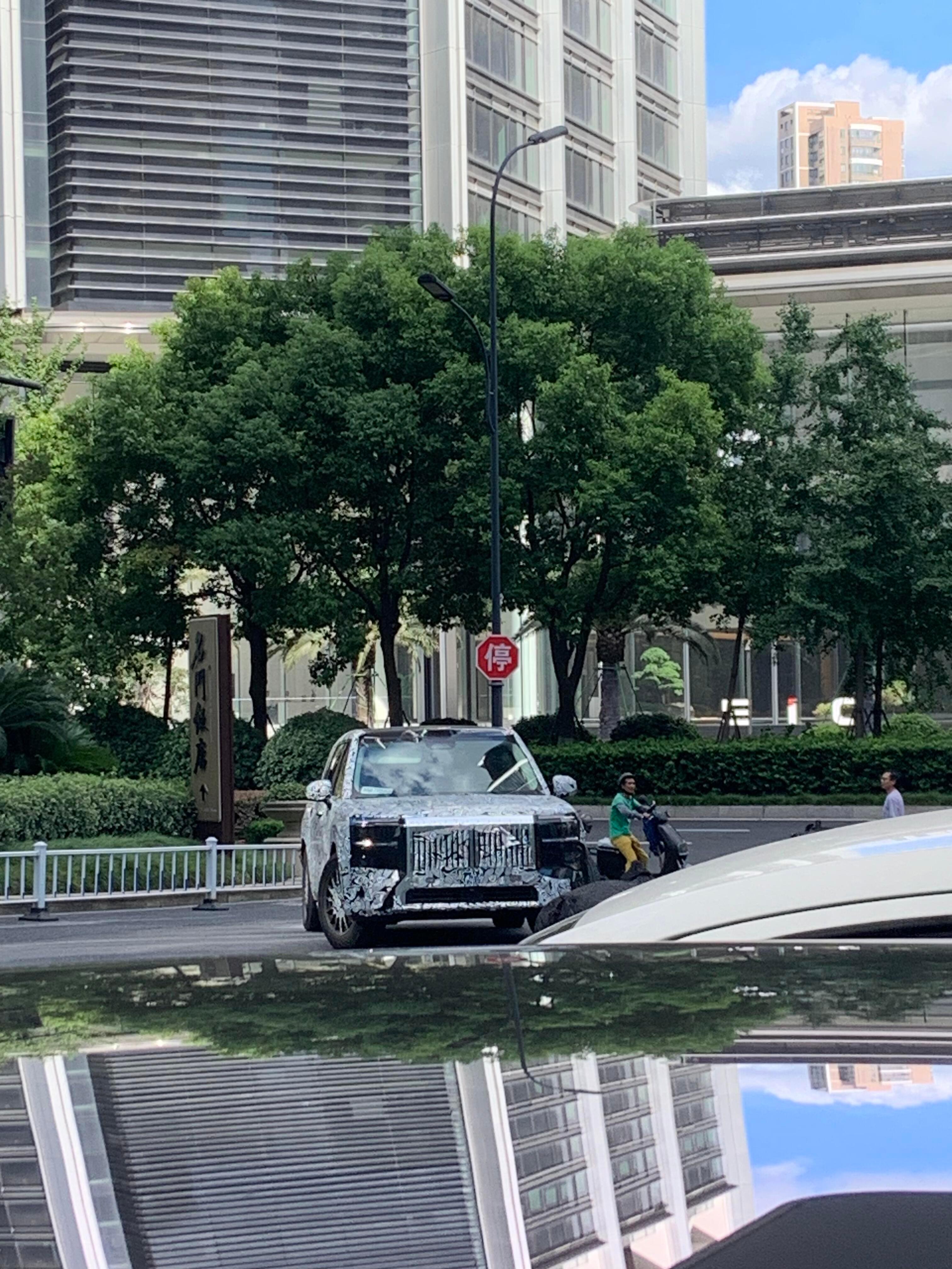 大v聊车这是什么车？这前脸太像库里南了！​​​