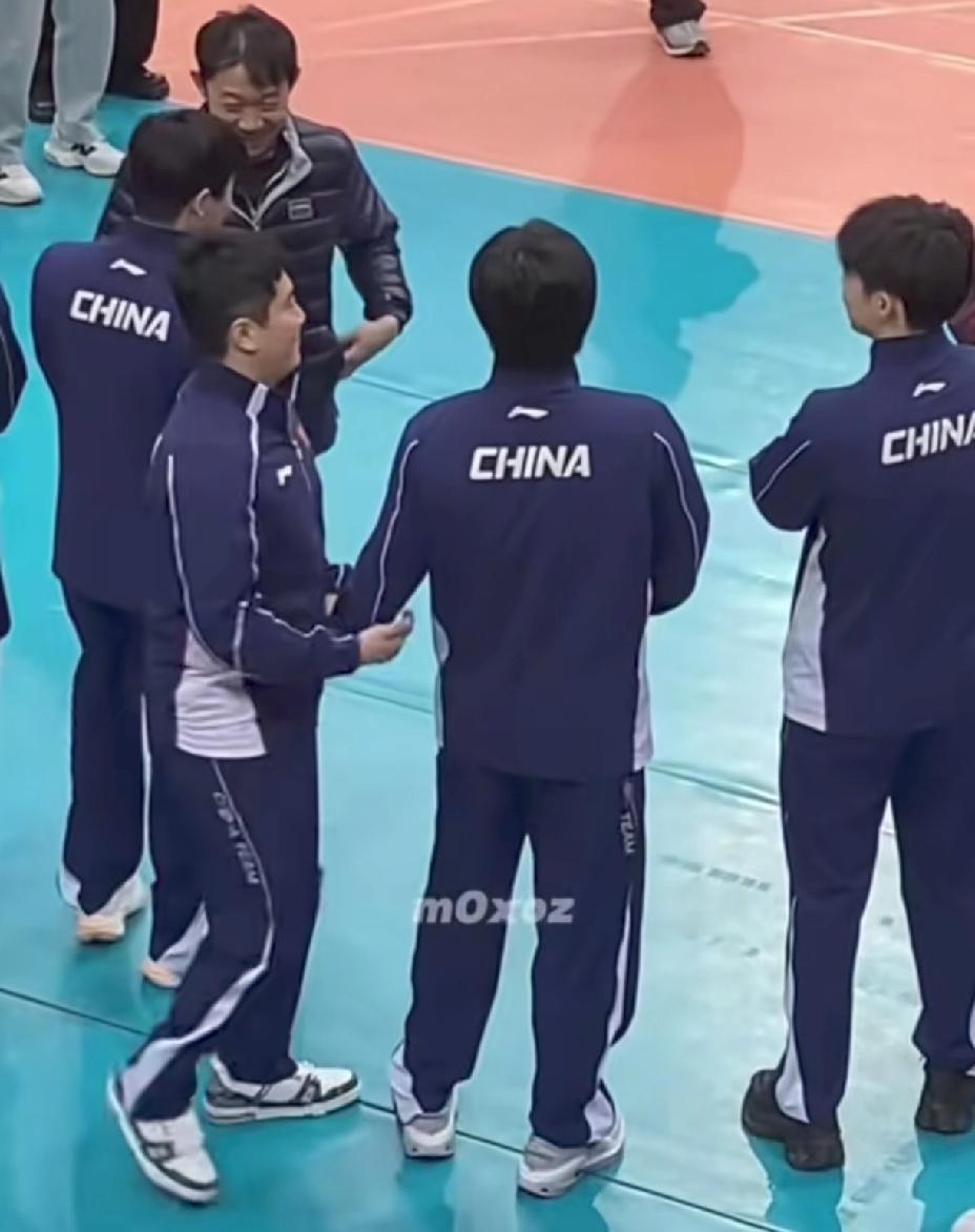 大头和甜甜就不能碰面，一碰面就各种甜。两个黏黏糊糊的样子，不愧是霸州双甜。