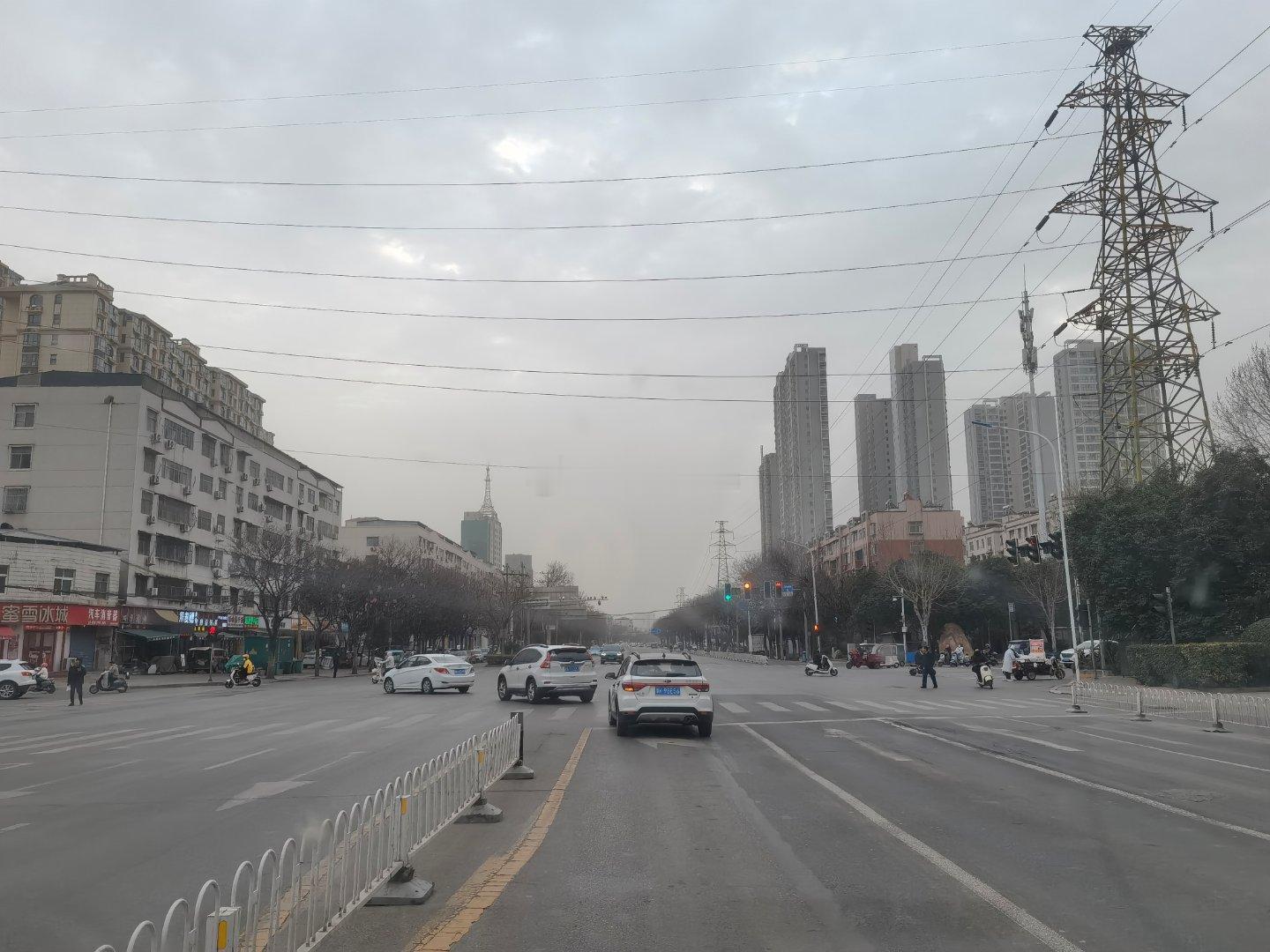 胖东来凭什么火在一个有浓烈的中西部县城风的地方，很难想象能孕育出胖东来这样的商业