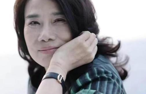 2015年，魏银仓用手段把董明珠耍得团团转，并成功骗取26亿，之后又麻利地逃往美