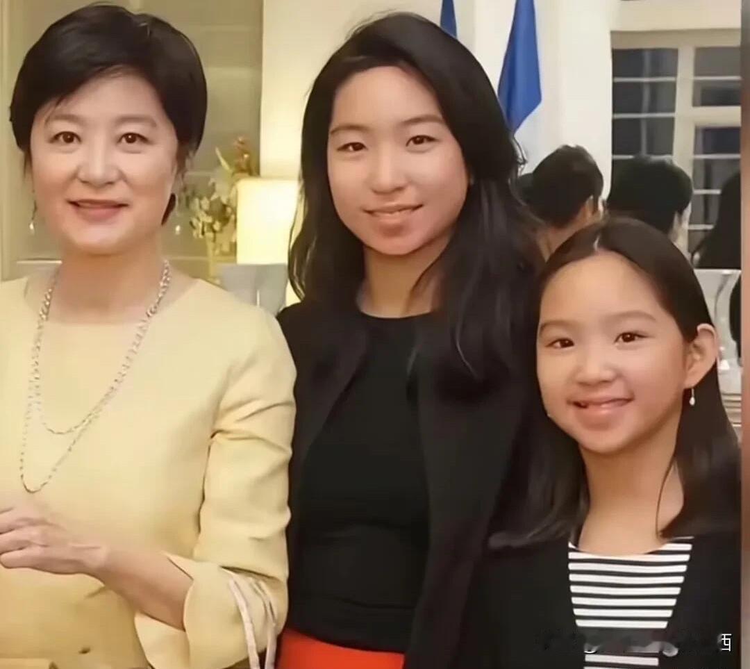说实话，林青霞的女儿颜值太一般了，完全没有女神一点点的影子。皮肤有点黝黑，完全是