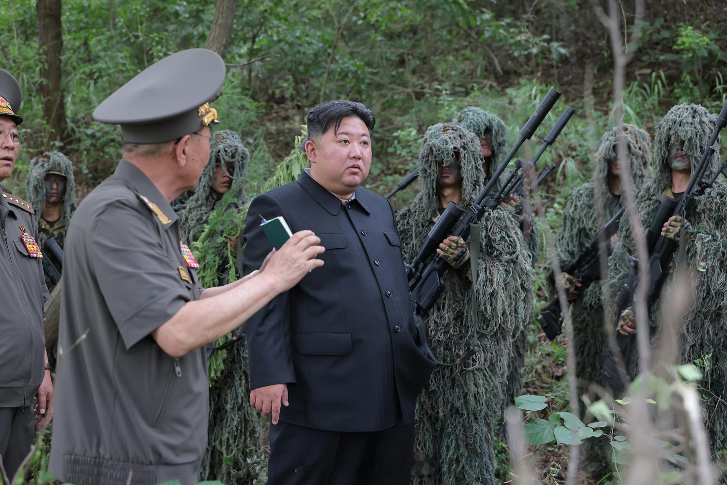 金正恩同志视察朝鲜人民军总参谋部直属特种作战训练基地​​​