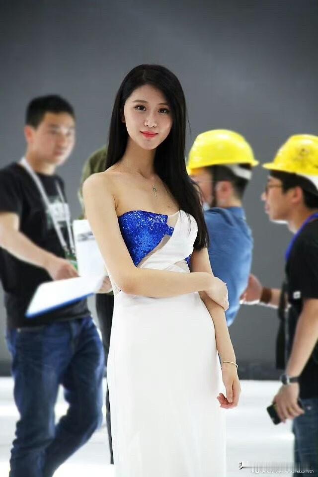 祝你眼里有星河，心中藏月光