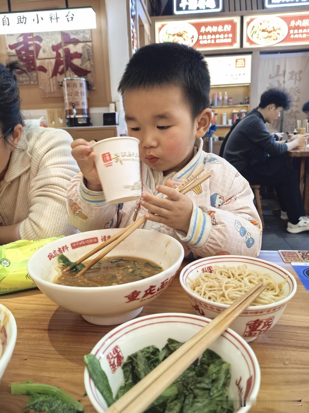 我一看到孩子挨打，我就焦虑。昨天早上我很没有精神，因为前天晚上咳嗽不止，没有