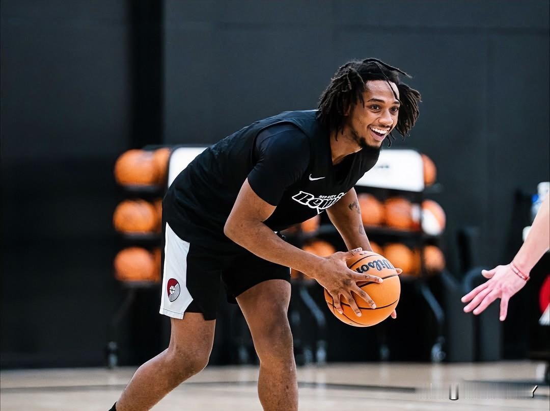 山西男篮越来越有意思了想过他们新赛季要争冠也想过他们还会换外援，但是没想到