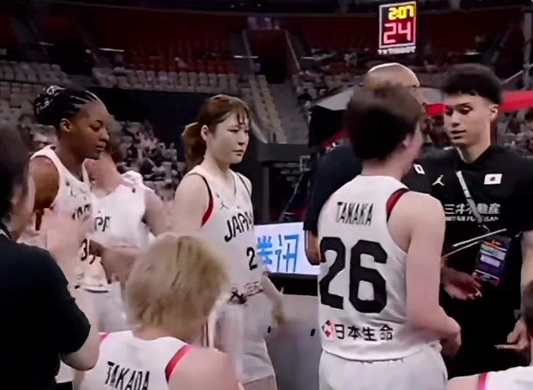 女篮亚洲杯比赛中，澳大利亚女篮战胜日本女篮，取得小组第一。日本女篮差一点掀翻澳