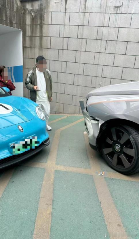 双向车道，俩人都没在自己的车道里面行驶，这责任怎么划分你们知道嘛？