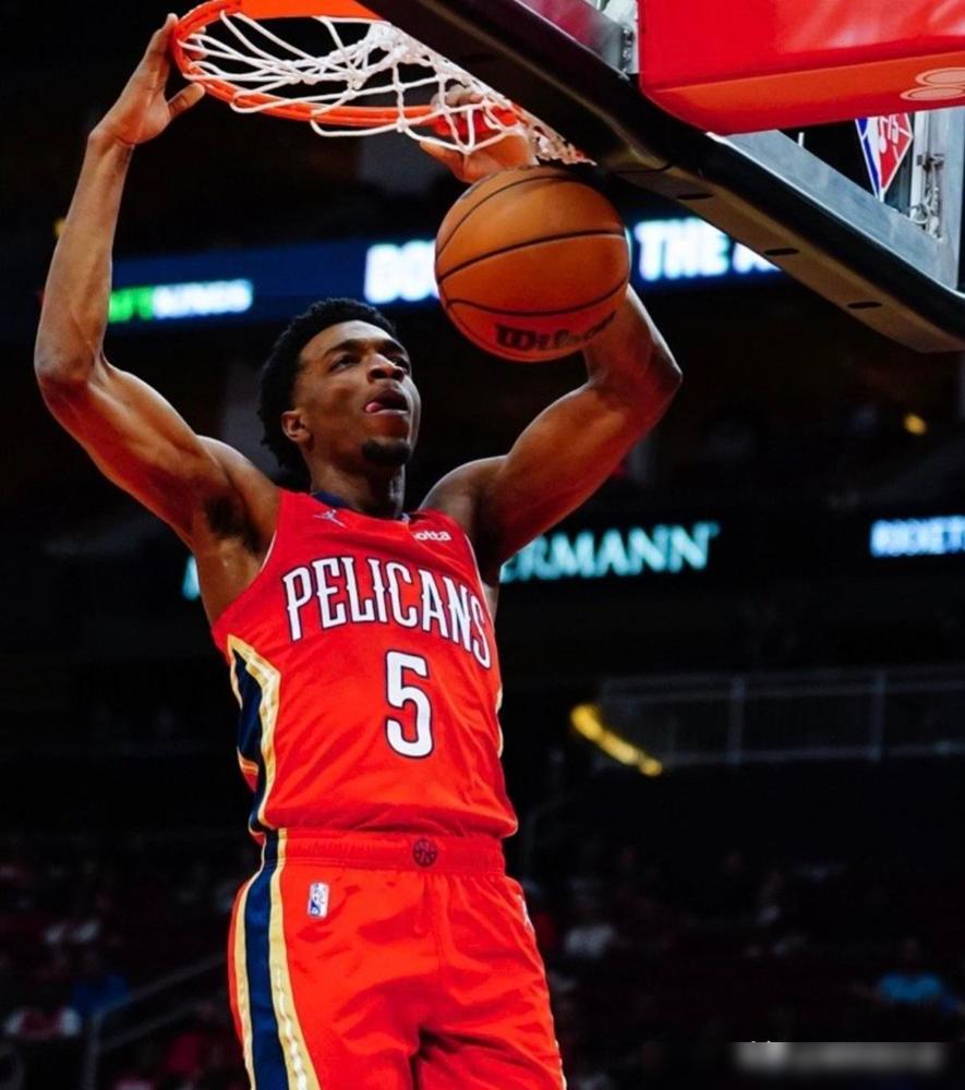 别信火箭躺平，他们正用三个首轮签换一个名字：科比怀特。公牛刚松口交易，火箭立刻递