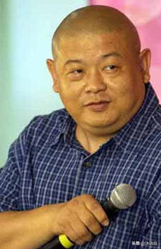 2005年，演员傅彪患上癌症，冯小刚给了200万，张国立给了40万，然而，葛优却一毛不拔，可是傅彪的