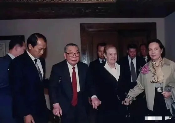 1987年，49岁的蒋孝章专程自美国返台探望双亲。此时蒋经国饱受糖尿病侵扰，视力