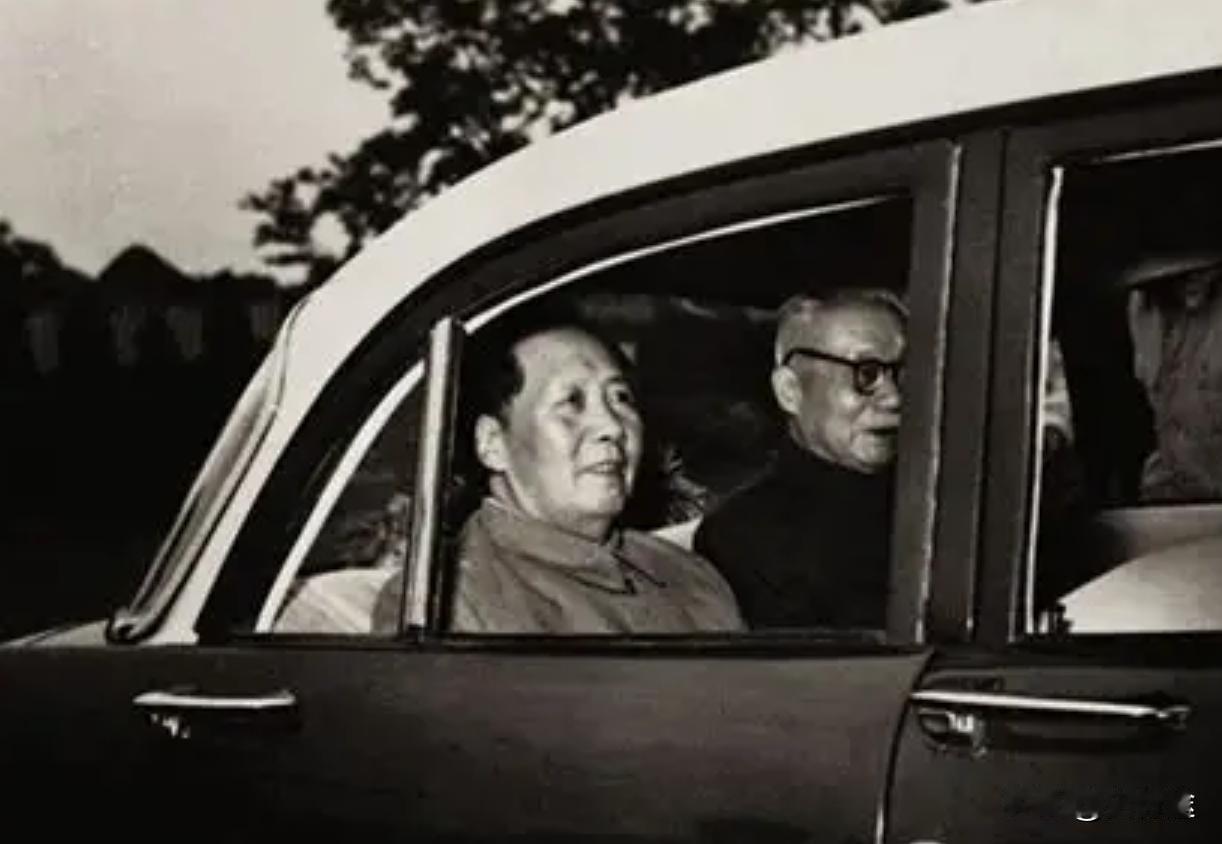 1958年，毛主席坐专车离开上海，返回北京的途中，张治中突然问了毛主席这样一个问
