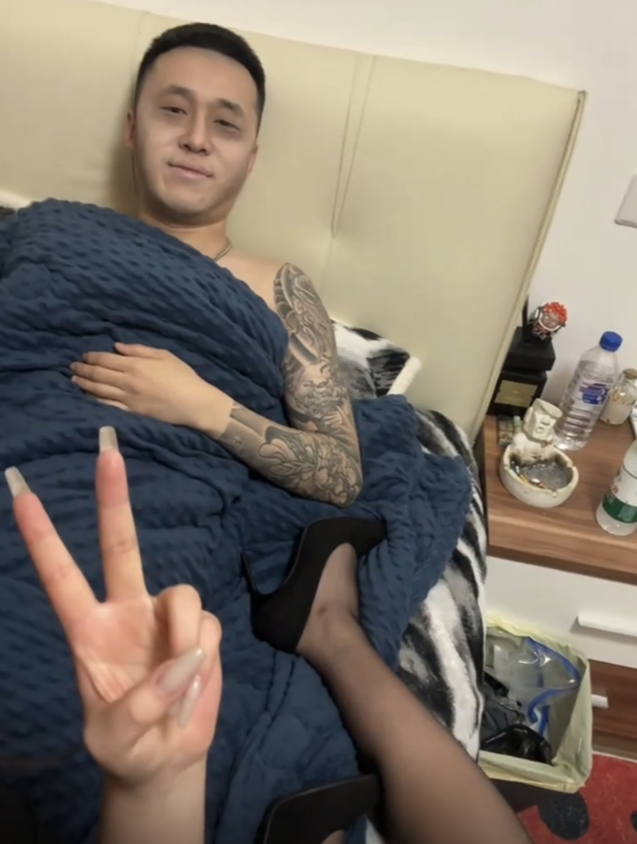 这是任老爷还没卸妆啊！