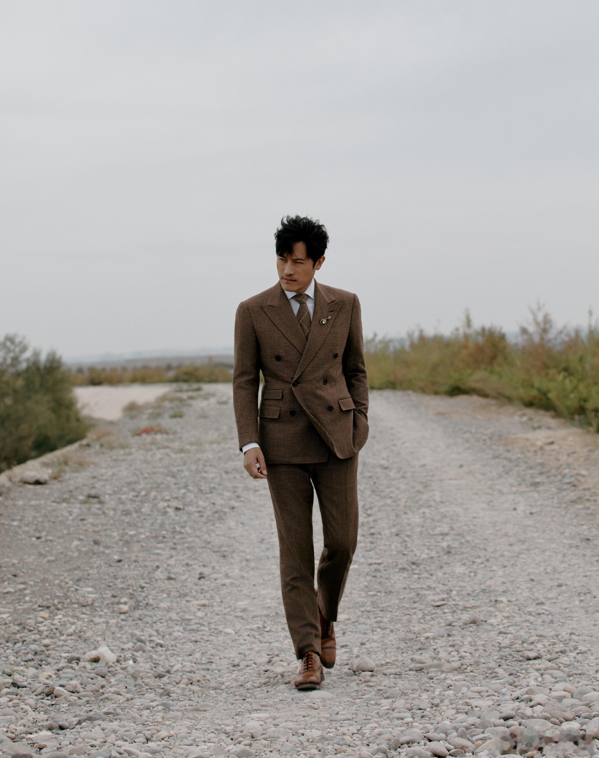 让胡军和冯德伦演对手的是天才胡军的霸气和龚心城完美契合！往那一站自带强大气场，