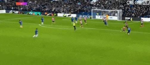 世界名画：战地记者查洛巴定身5秒后发现不对劲，想动一动又不知道该怎么动[捂脸哭][