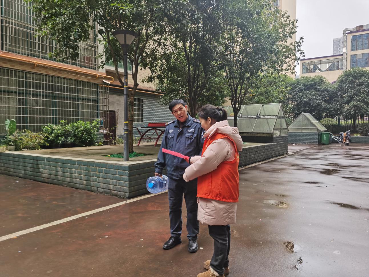 永州市映山小学: 护苗行动进社区, 筑牢安全防护网