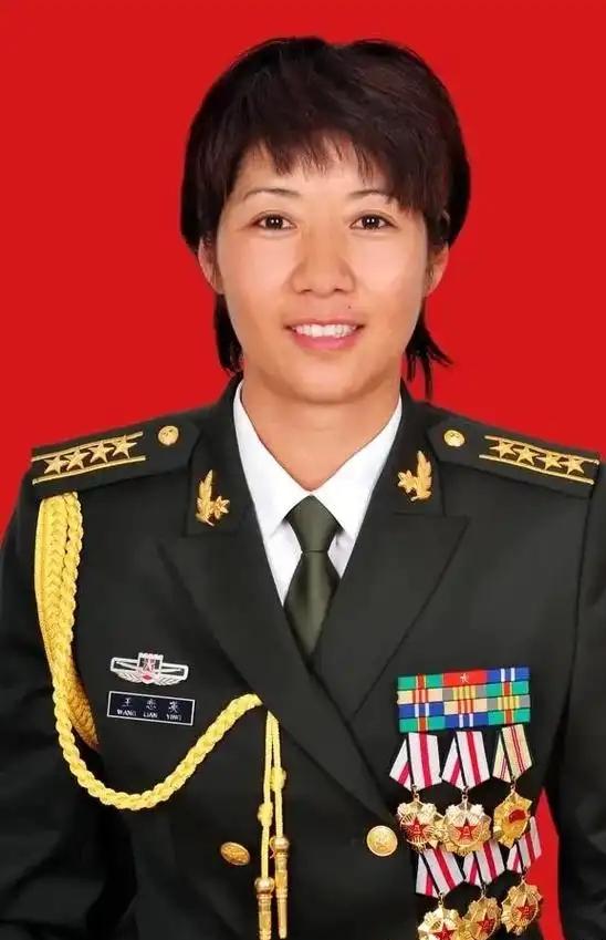 军旅生涯，荣立5次一等功、5次二等功，这应该是荣立一等功最多的女军人了吧！王