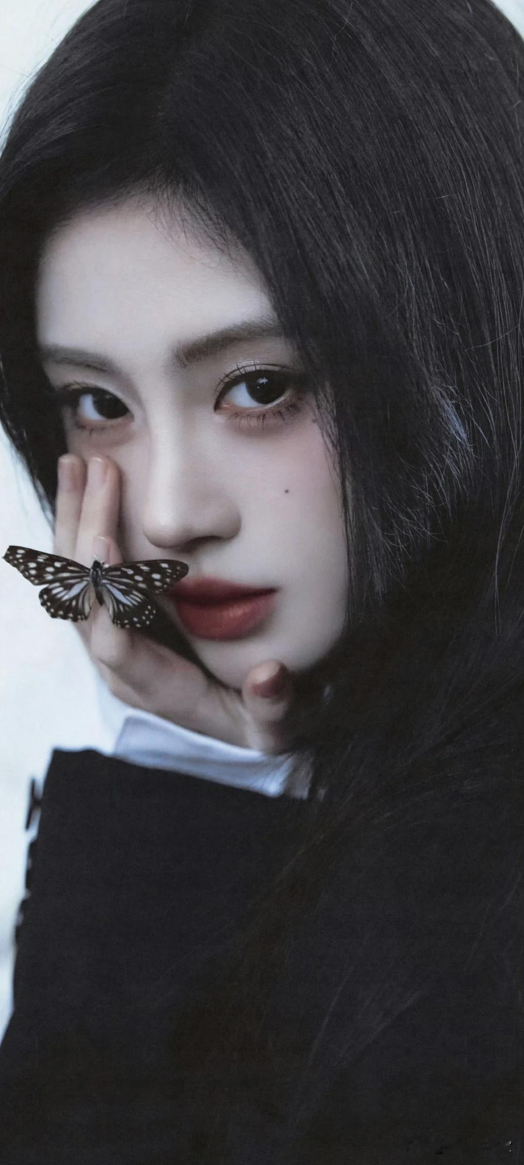 鞠婧祎写真壁纸～复古奢华背景下的清冷美人！