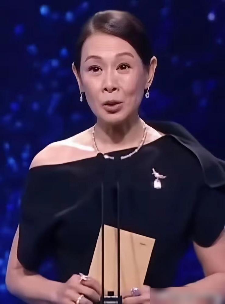 56岁刘若英金马奖认不出！以为累垮，她却用命在拼这三件事！你以为她拍戏累垮