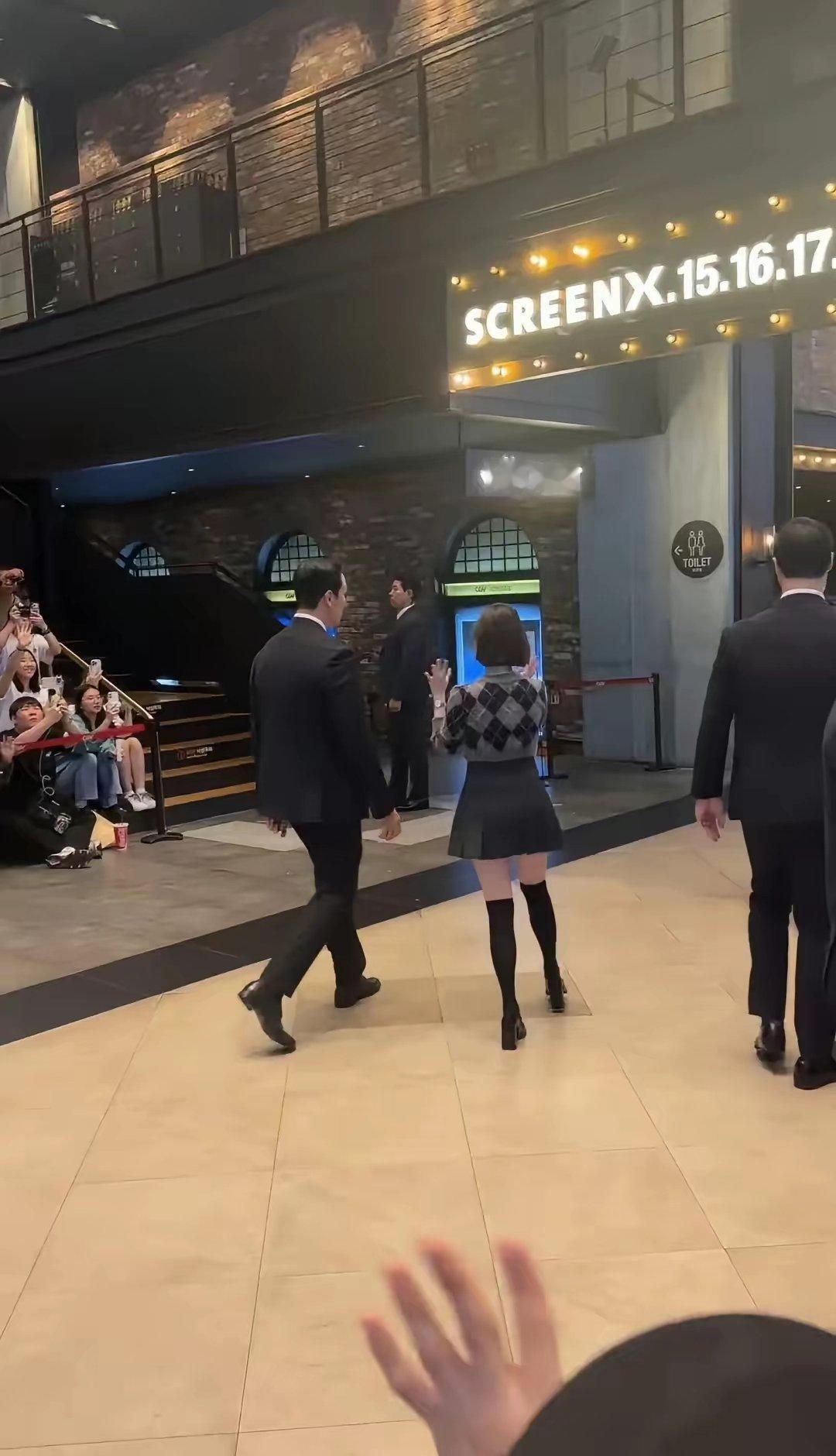 哥的女神iu​随时受不了​​​