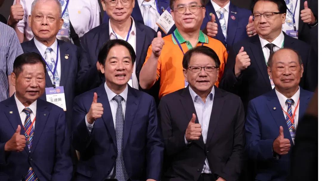 美国轰炸伊朗，台湾台独大喜。毒蛙的脑回路可谓是清奇。民进党“立委”陈冠廷由美