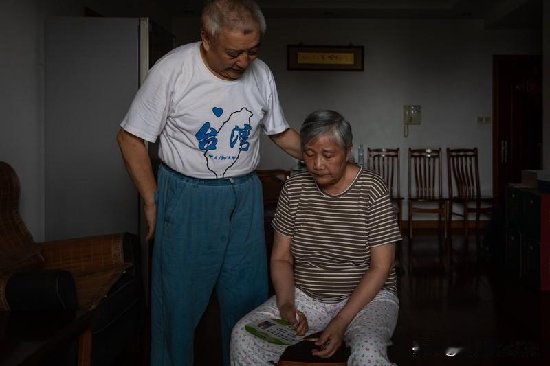 老年痴呆患者本人会觉得痛苦吗?痛苦是真实的，却难以言说。早期患者常感困惑与恐