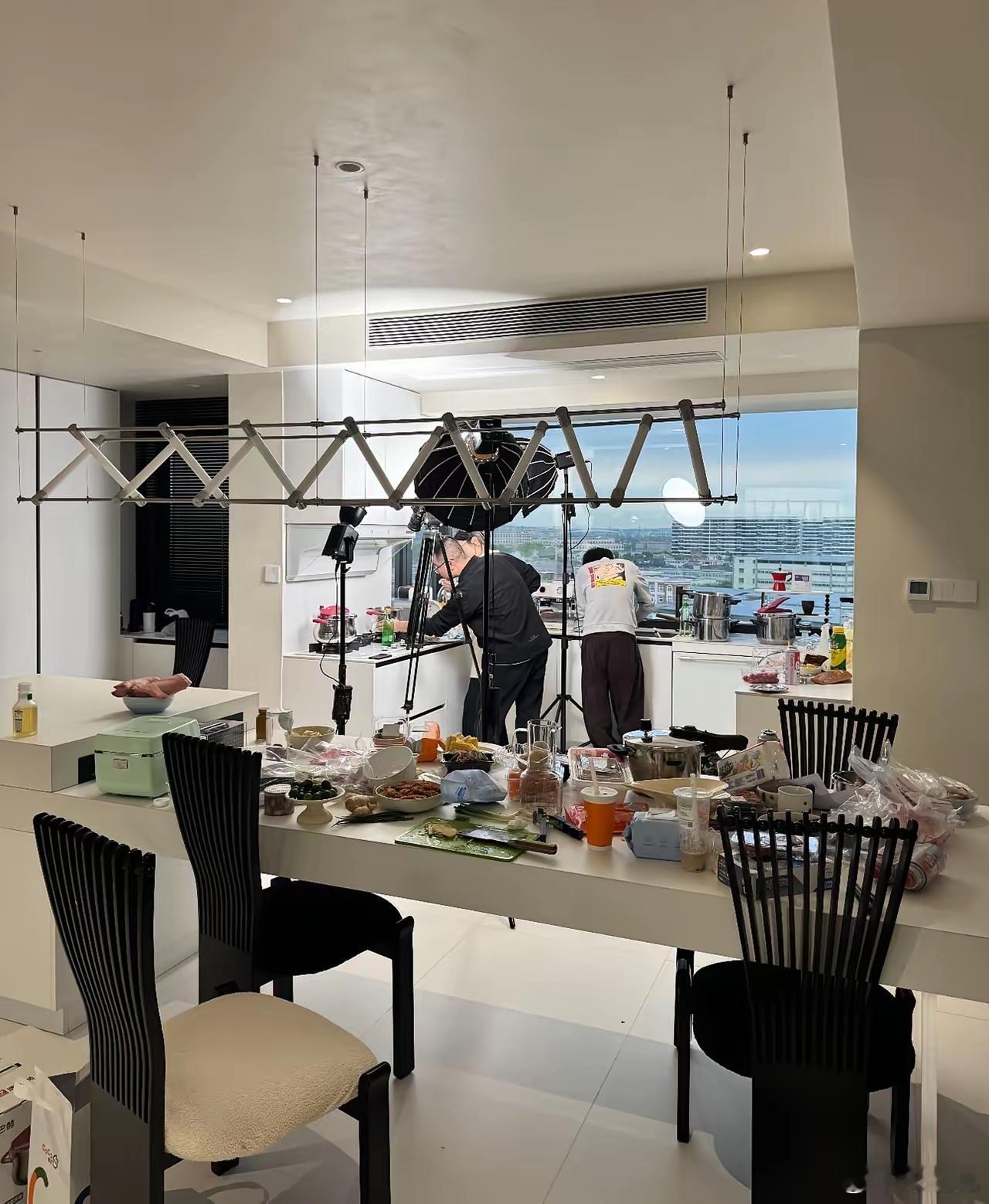 剧组来我家拍戏，以后给2万我也不接了